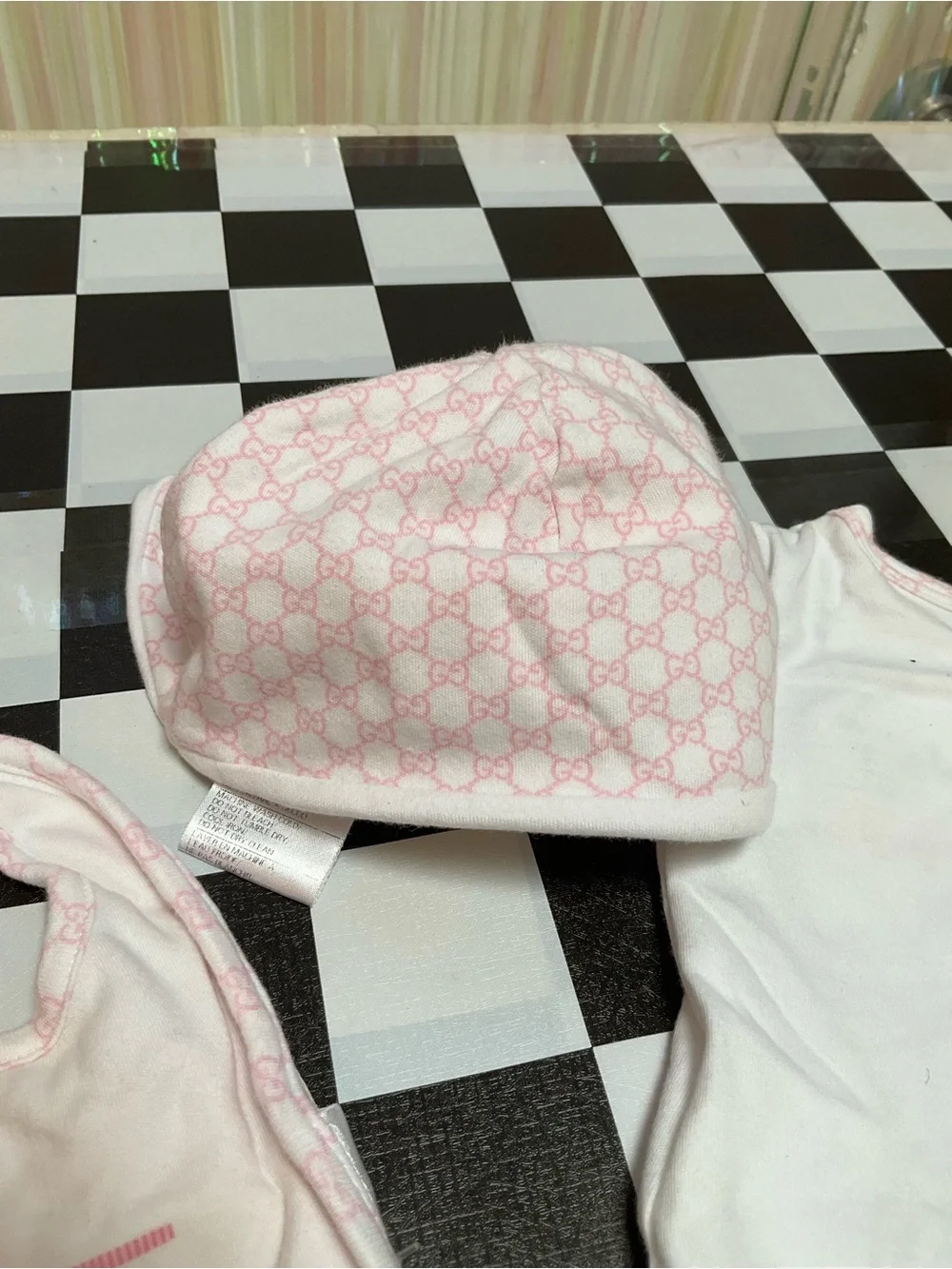 Gucci Baby Bib - Pink 